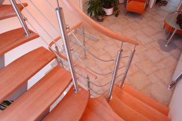 36 Obklad existujícího schodiště - stupnice, zábradlí typ D1, madlo v jednom kuse, materiál buk