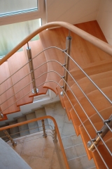 36 Obklad existujícího schodiště - stupnice, zábradlí typ D1, madlo v jednom kuse, materiál buk
