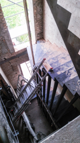 Ocelové lomenicové schodiště